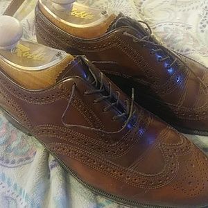 Florshelm wingtips. Size 9 brown
